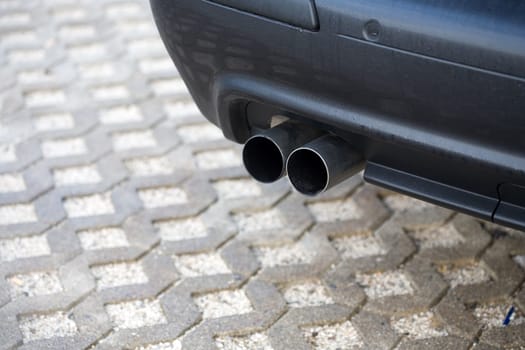 Twin-pipe exhaust
