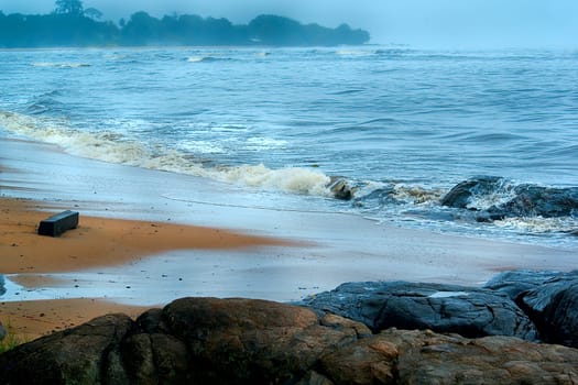 Now it's raining,even though the sun is still shining through,... the photographer has to look for a dry shelter as soon as possible.... put the camera in the dry and I immediately in the water,because it's warm.... the water is over 25 degrees....