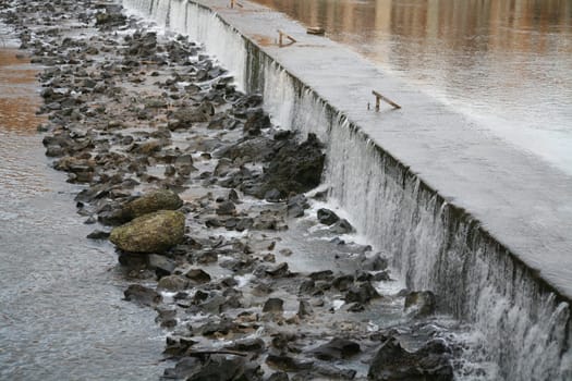 Low water in the Weser near Hamelin (Lower Saxony)