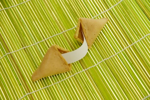 Fortune cookie,bamboo mat