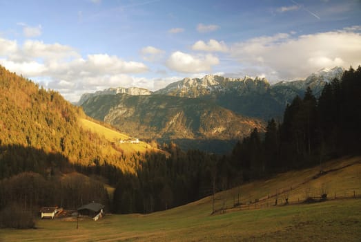 Even the snowless days in Austria were actually very nice and relaxing. Even if the term winter holiday takes on a completely different meaning. Actually,only the low sun and the impossibly long shadows reminded us that
