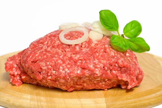 Minced meat with onion rings