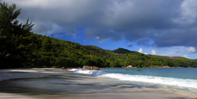 Sorry,but I found another picture of the Seychelles  -) I hope you don't put me on ignore now  -))