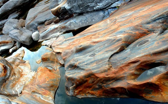 Bizarre shapes and colors along the Verzasca