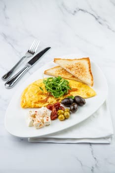 Breakfast of eggs with meat, herbs and drops of sauce