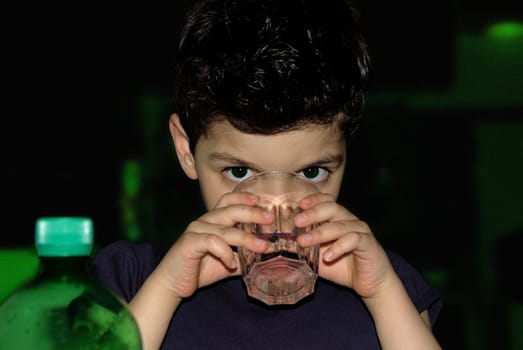 Manoli (Emanuel) 5 years * Variant in GREEN to the further version in GREY * Background has been processed with a stray filter to create a flicker effect that unfolds in the Orig size view ***