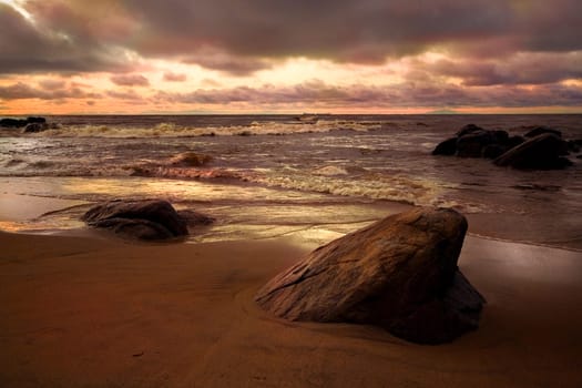 ... and the night comes early at the equator,the twilight is short.... in ten minutes it is pitch dark,the photographer has to pack his things,the way home is not difficult to find.... always following the waterline.....