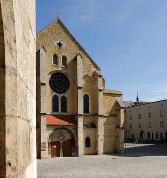 ... next to the Regensburg Cathedral