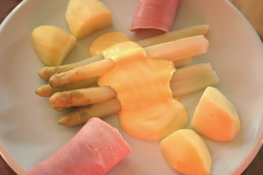 Asparagus with ham