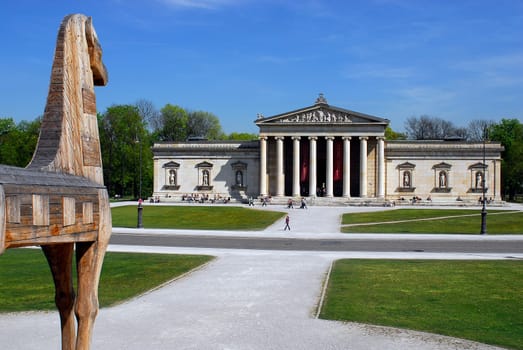 At Königsplatz