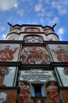 Women's Gate Detail