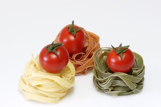 Pasta nests with tomatoes