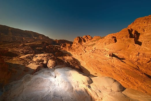 From the top to the White Canyon