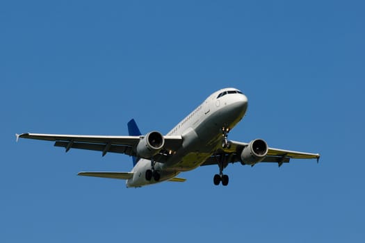 Airplane landing approach