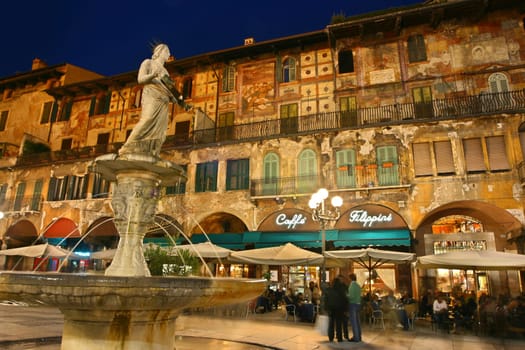 Verona - Piazza del Erbe 4