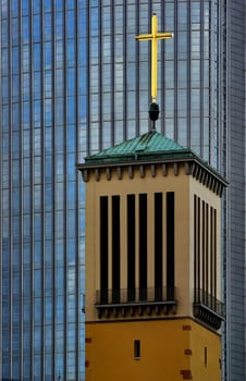 A 130-metre-high office tower,which is planned on the site of the Matthäus community at the Friedrich-Ebert-Anlage,is to reach a "remote-effective height"" according to plans by the city of Frankfurt."
