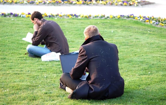 The bag was planned in such a way that it would not look so posed. Greeting