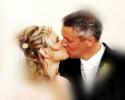 I just noticed that I didn't show you a picture of the kiss at all....! Here's a little gimmick...!:-)