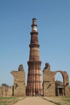 The approximately 75-metre-high minaret of the Qutub Minar mosque in Delhi has stood for around 800 years