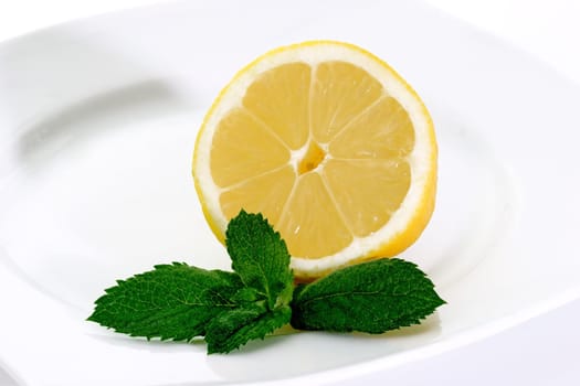 Lemon with peppermint