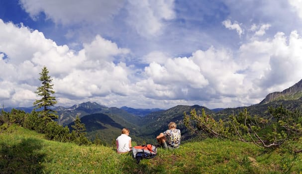 Almost at the end of our 8-hour pleasure tour from Wildbad Kreuth through the Wolfsschlucht along the Blaubergkamm to Halserspitze 1861m and back. The image is composed of 7 portrait images with PtGui. Nikon D80 and Sigma 17-70mm 2.8-4.5