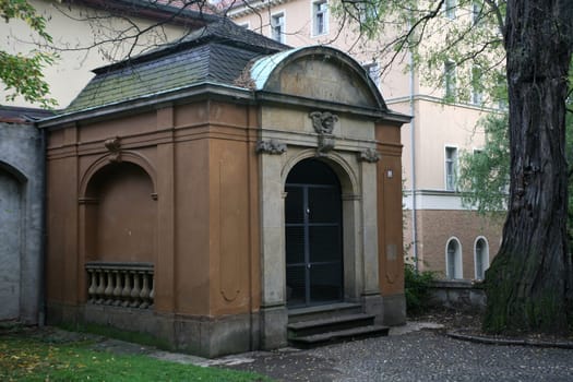 Cash vault