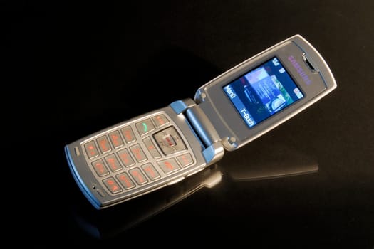 (mobile phone) or (cell phone) or (mobile phone people)