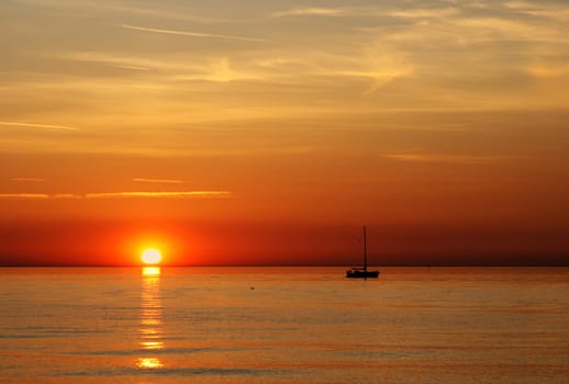 A warm greeting from the Baltic Sea. A sunset on the island of Omö and I thought,now another sailboat and then it would be perfect... and sure enough,a sailor came late into the harbor with the last light. Afterwards I went to the Segl
