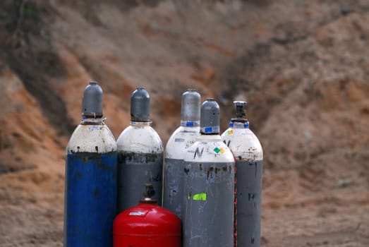 Liquefied gas cylinder