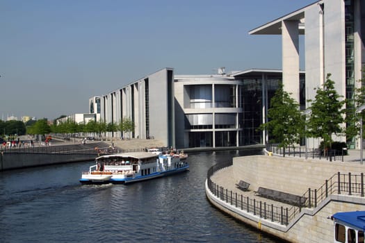 Spree with Paul-Löbe-Haus