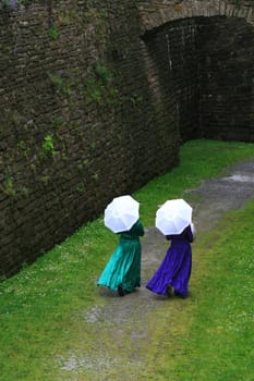 Theatre was played at Kalmar Castle and the damsels walked through the grounds.