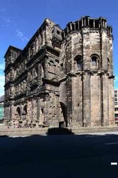 Porta Nigra lateral