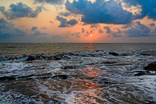 Melancholy - my farewell to the sea this year at Kribi. I've been in the capital Yaoundé since last Thursday. On Friday,the journey home is calling.