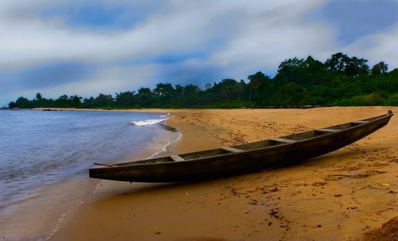 The Atlantic coast from Londji to Campos,about 100 km long,is the realm of the Batangas,a fishing people who also build these elaborate boats.... Even today. The amount of work required for a small boat is about 200 hours of backbreaking work,but it is still a good idea.