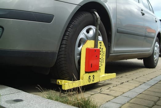 Luckily not my car... -)