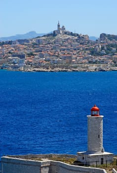 ... and Notre Dame de la Garde in the background...