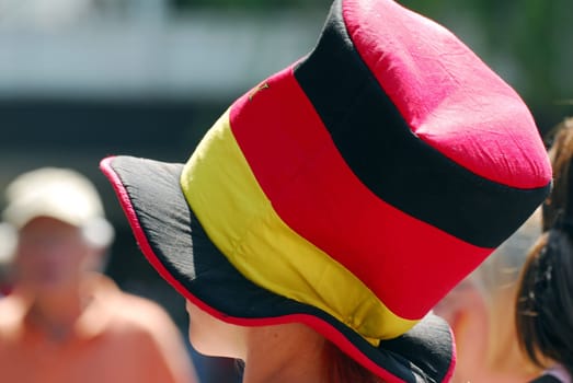 Hat black-red-gold