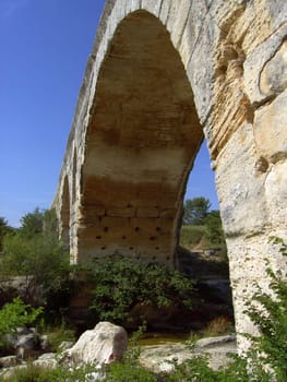 Pont Julien 02