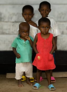 The youngest children of Herman the fisherman from Bomoho..... I wasn't interested in a perfect group photo,out of about 20 series pictures I chose the one that seemed the most natural to me: I like how they are a bit awkward here..... That's just a