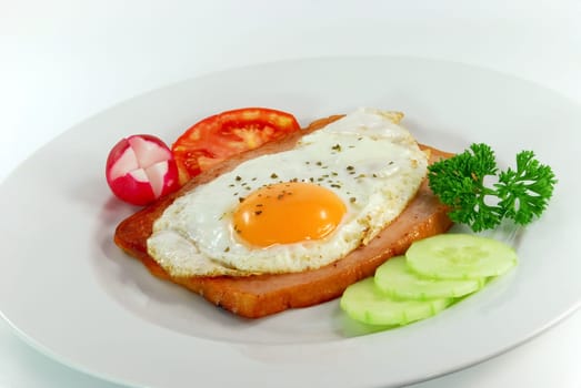 fried egg with mixed salad