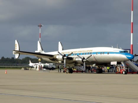 airport Days Super Constellation2