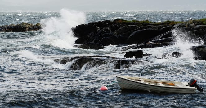 Yes,most of the time the view from the window looked like this! We had 3 storm warnings within the 2 weeks,where the landlord of the hut then also took the boats out of the water because he was afraid for them. But there's something beautiful about this rough