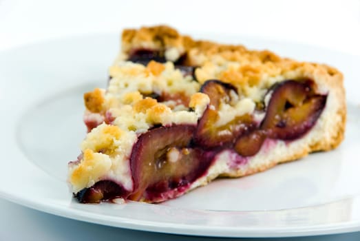 Plum cake with crumble