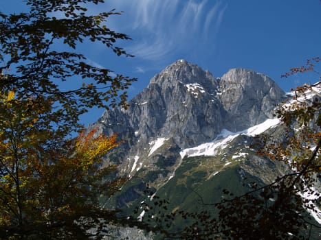 Autumnal atmosphere in the mountains