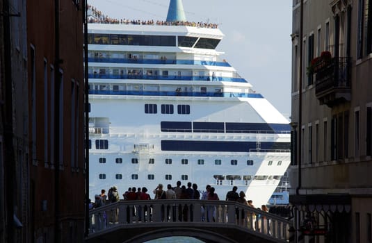 look and be amazed - luxury steamer