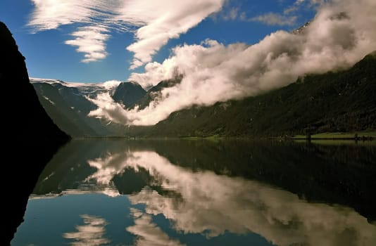 It's impressive how long the clouds stay so low.....!:-)