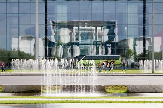 Mirroring the Chancellery