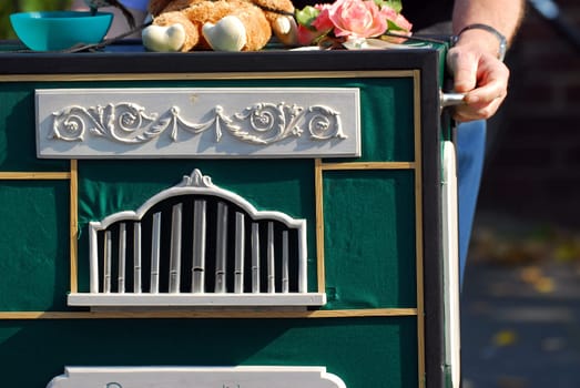 Barrel organ
