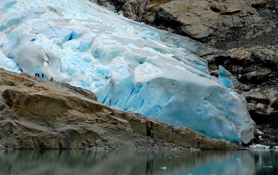 I was really shocked at how far the Briksdalsbreen has gone back in the last 2 years.....! At that time,glacier tours were still carried out,but today you can paddle with a rubber dinghy on the glacial lake.....!:-(