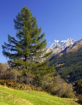 There are 48 four-thousand-metre peaks in Switzerland. The ten highest mountains in Switzerland are all located in the Valais Alps. The highest among them is the Dufourspitze in the Monte Rosa massif with 4634 m. The Dufourspitze is thus also the highest